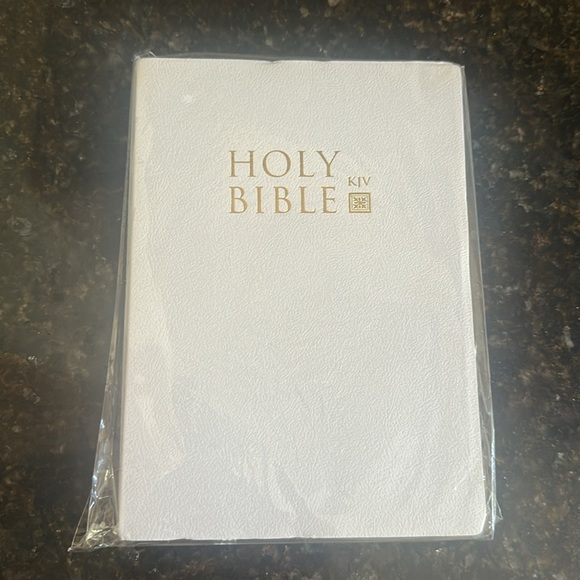 ❤️ 🆕 HOLY BIBLE King James Version Old & New Testament, White Cover, KJV SEALED - Picture 2 of 3